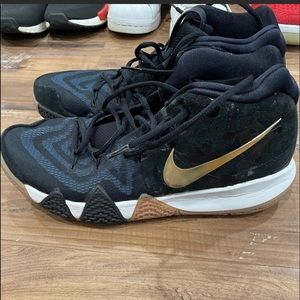 Nike Kyrie 4 Size 10.5